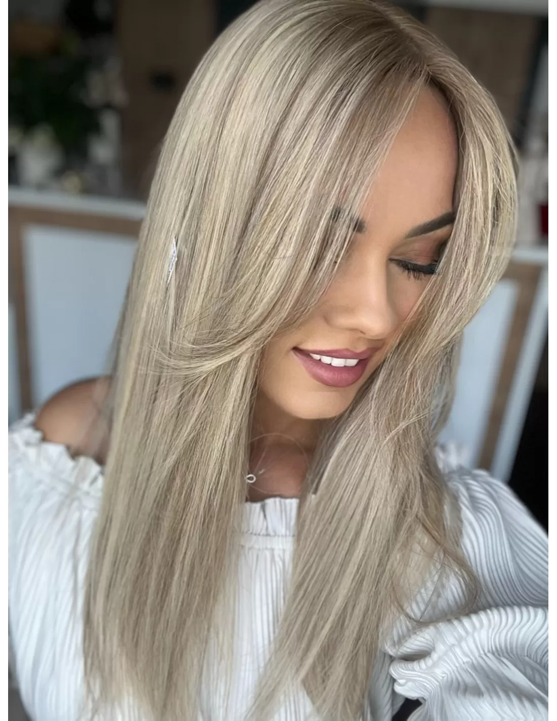 Lekka grzywka na boki